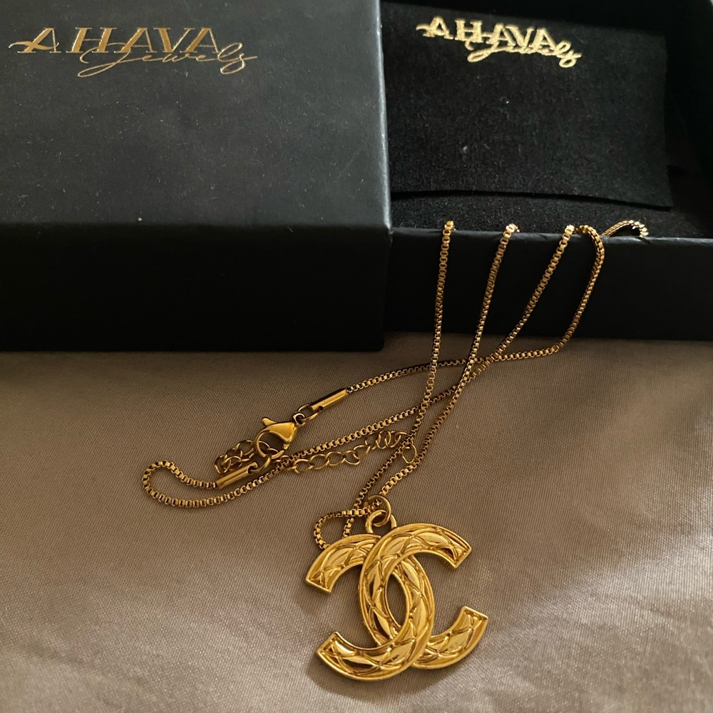 AHAVA CHANNEL Gold-Tone Pendant Necklace